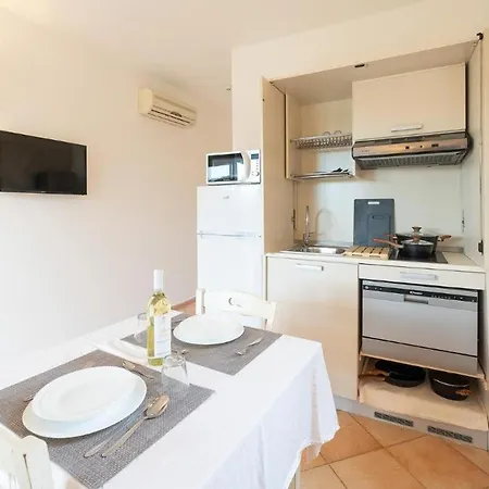 Apartamento Relaxing Baia Dei Mirti B4 1 Bedroom Sleeps 4 -bilo 4 *